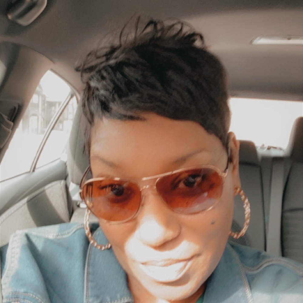 Meet your Posher, Leroya